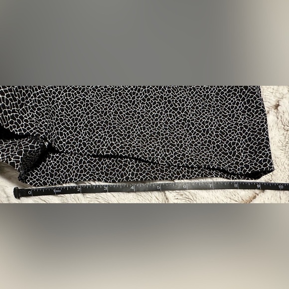 Margaret M Slimming Pant Monochrome Patterned High Waist Shorts - Picture 5 of 10